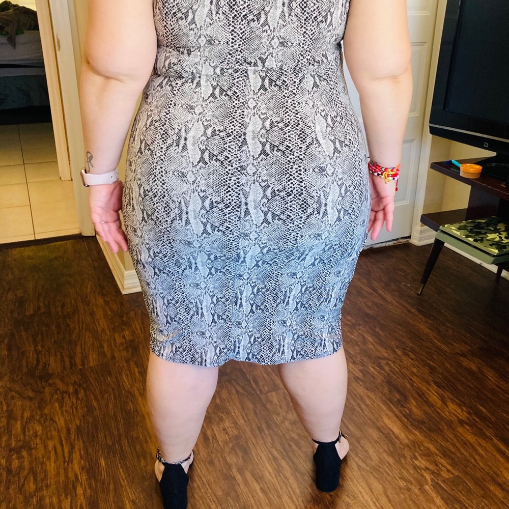 Dress - Picture 7 of 8